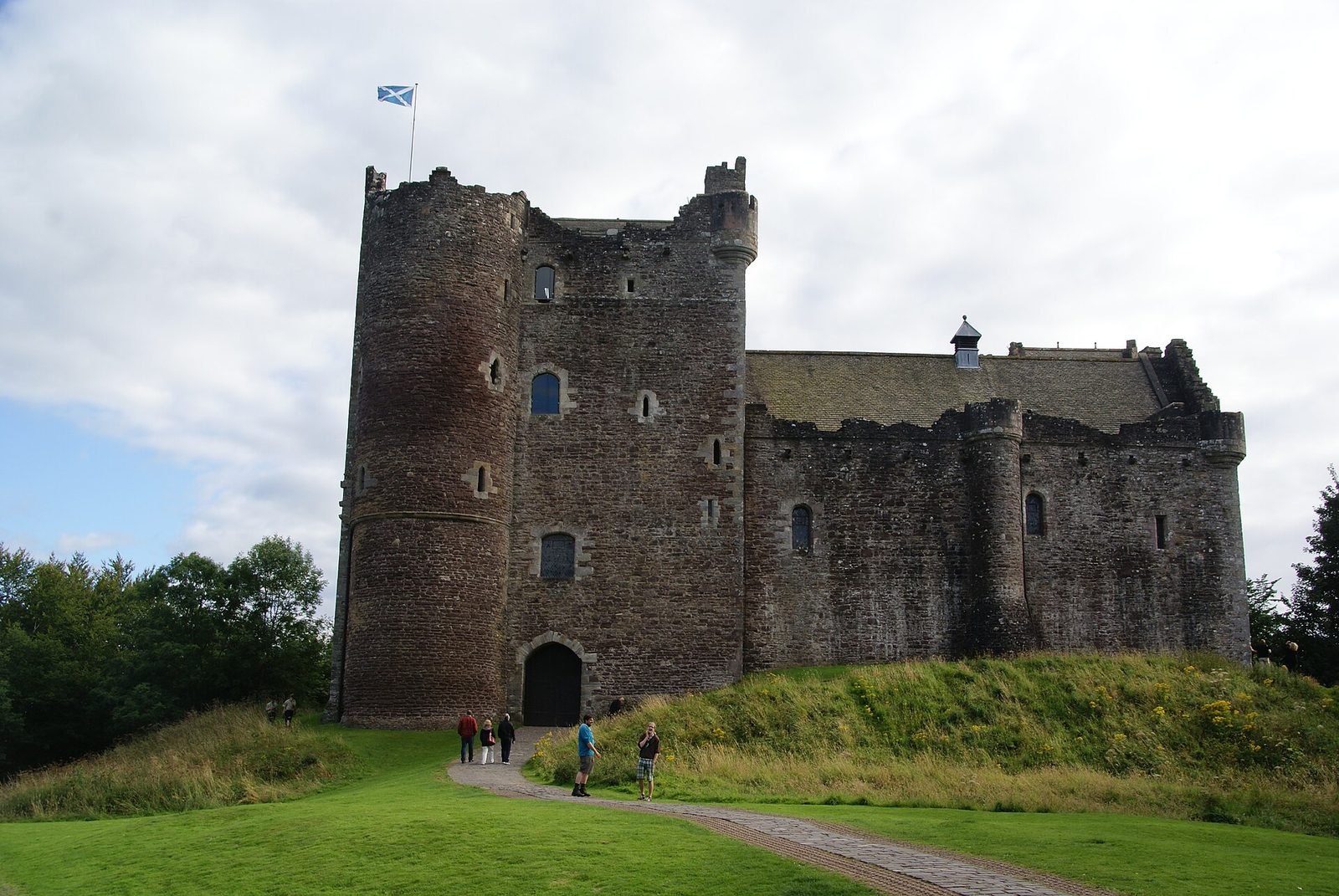 Doune Castle - geograph.org.uk - 3609858