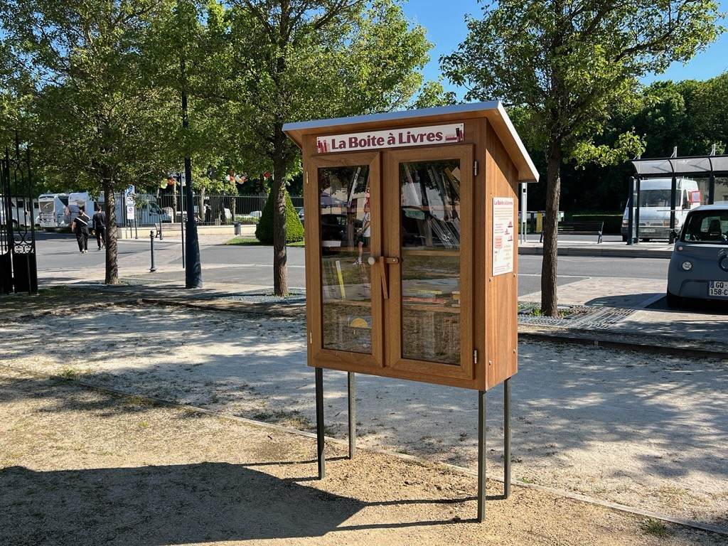 Aÿ-Champagne - Place Général-de-Gaulle - boîte à livres