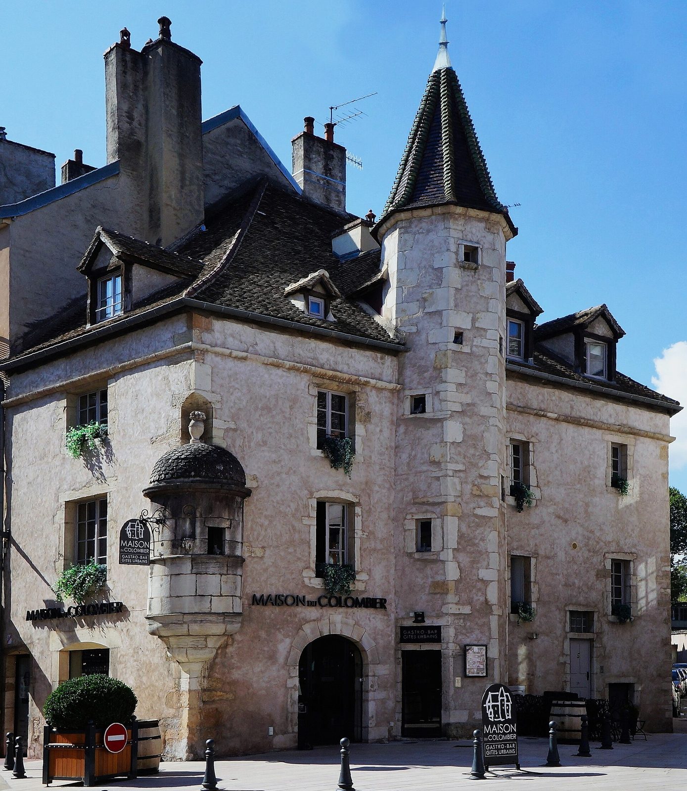 Beaune — Hospices glazed-tile roof, 3/2