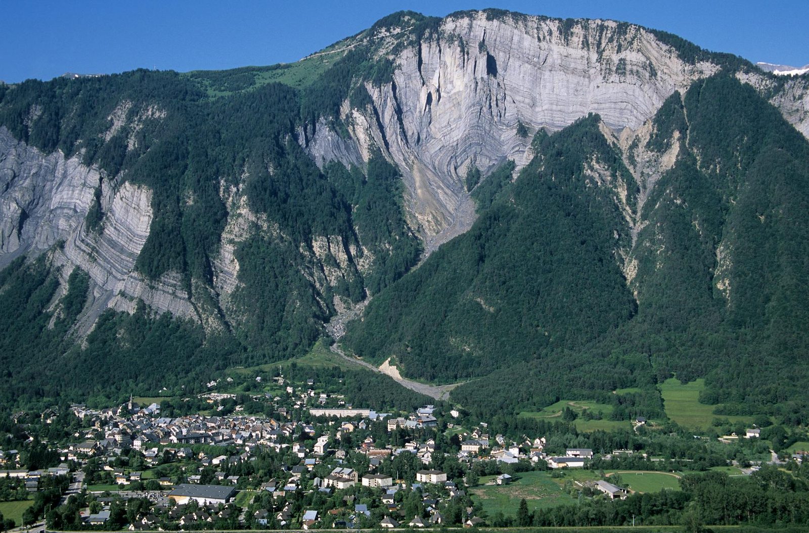 A stunning landscape of Le Bourg-d'Oisans in Auvergne-Rhône-Alpes, France.