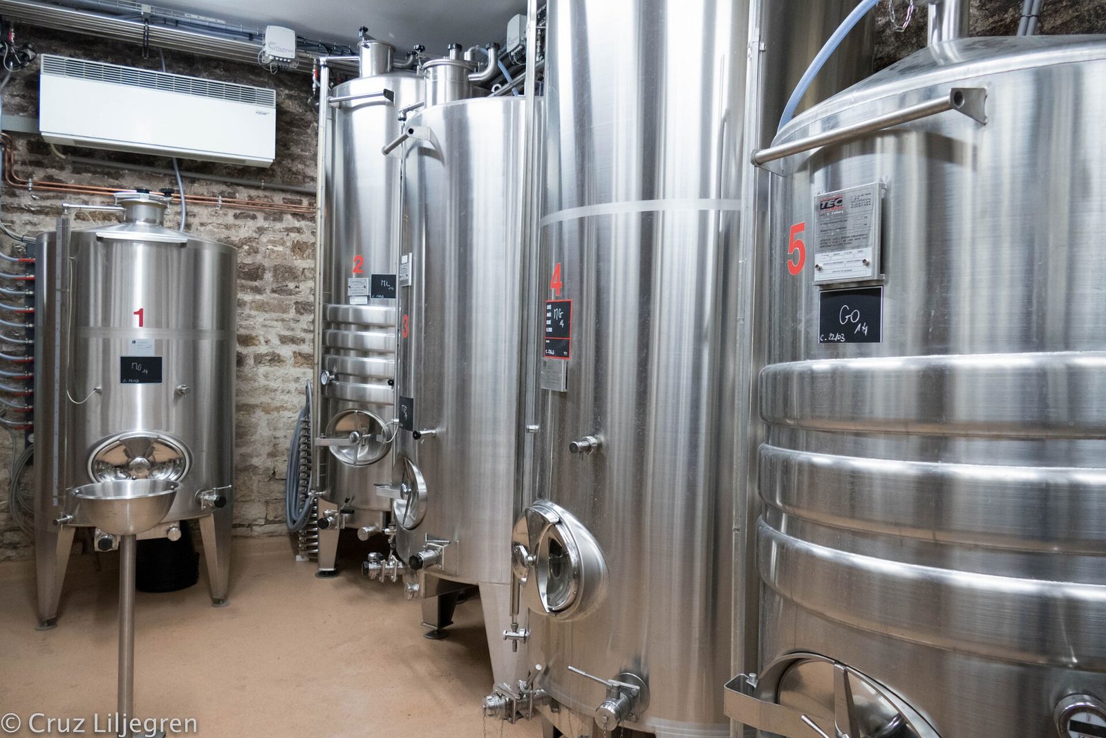 Domaine Lafon Tanks (157453941)