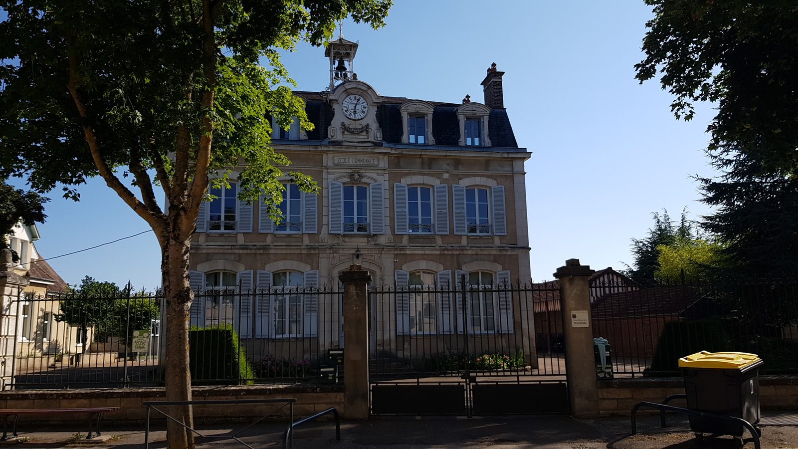 Chablis school