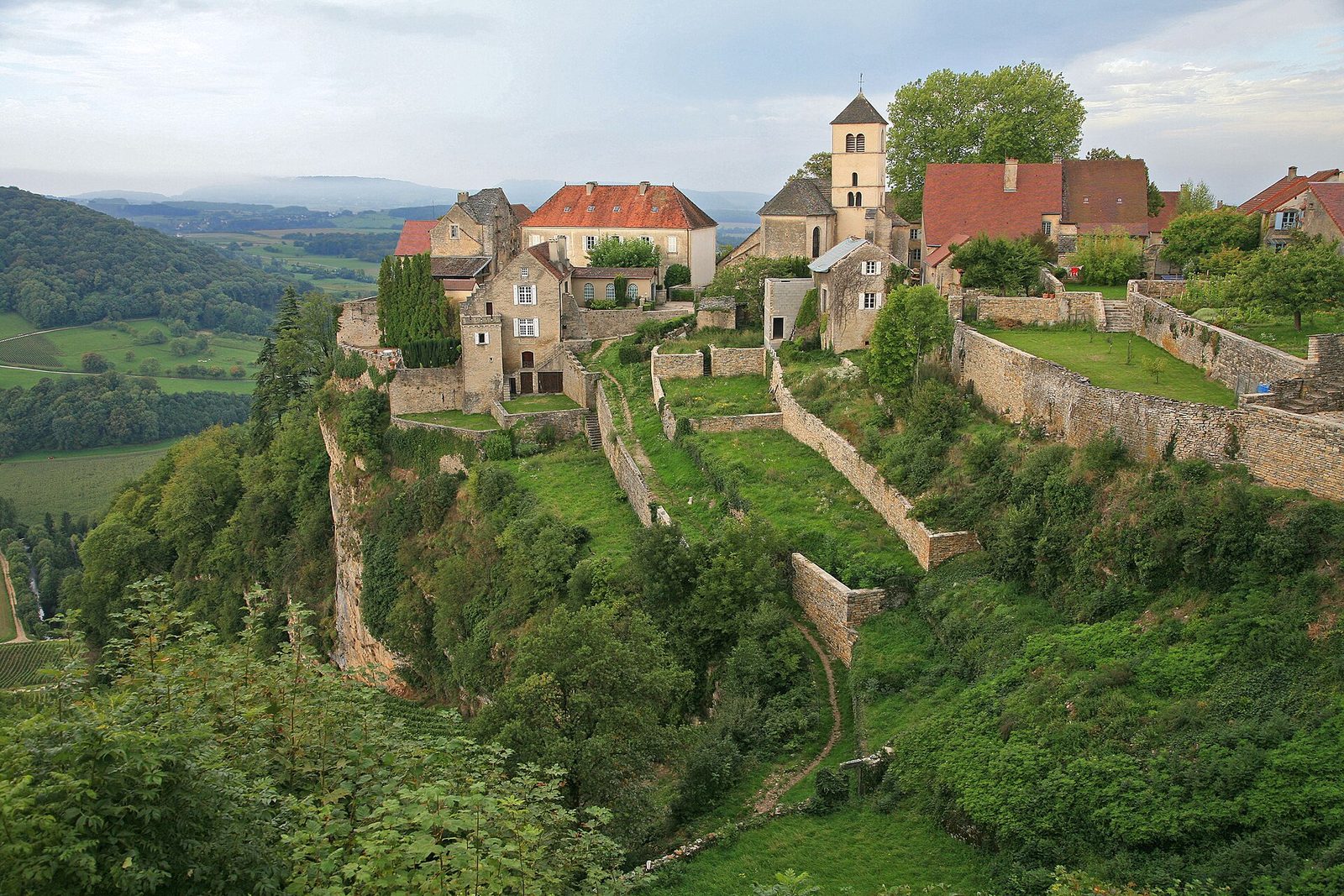 Château-Chalon — cliff-top village above the vines, 3/2