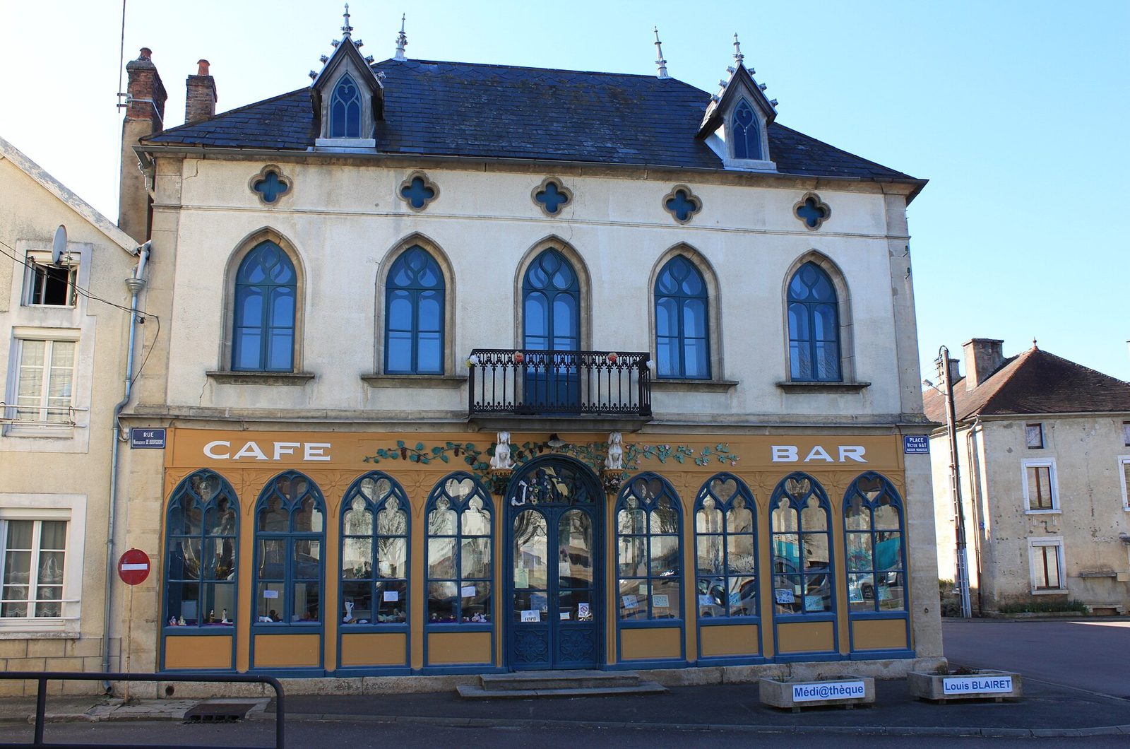 Laignes - Café des chiens blancs 1