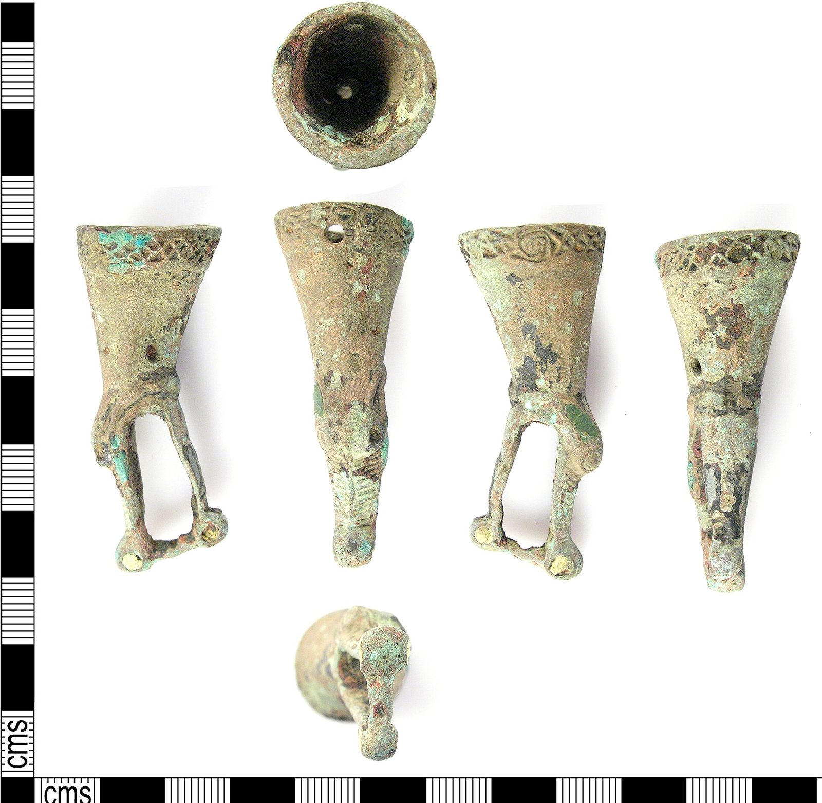 Early Medieval copper alloy drinking horn terminal (FindID 519973)