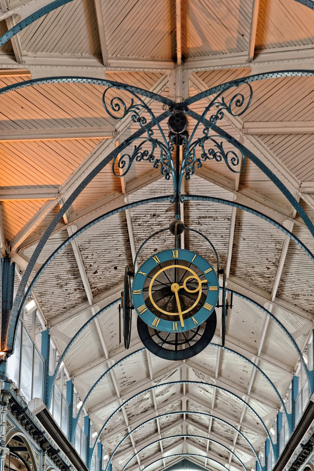 Dijon Halles intérieur 01