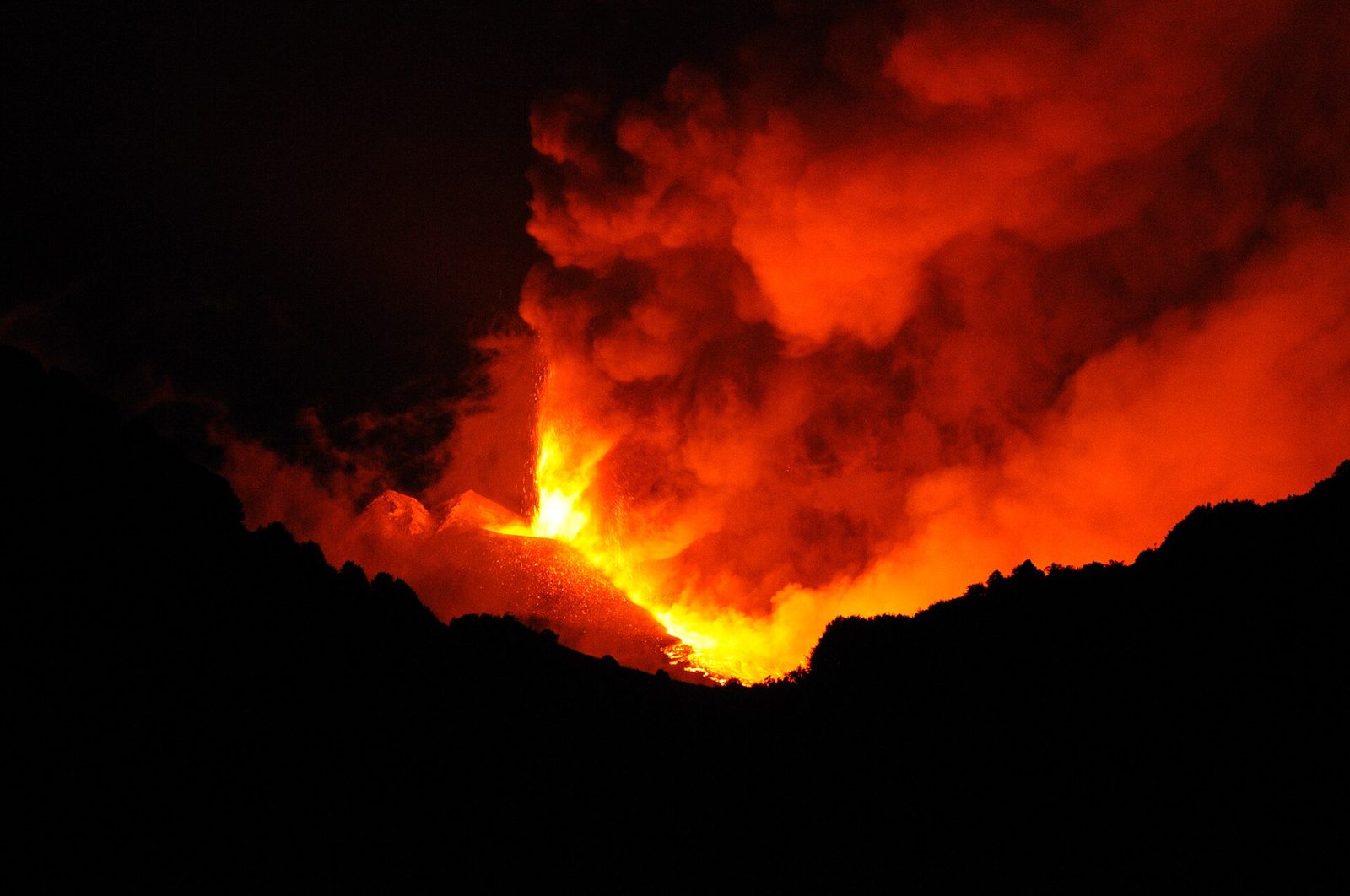 Etna Volcano Paroxysmal Eruption July 30 2011 - Creative Commons by gnuckx (9)