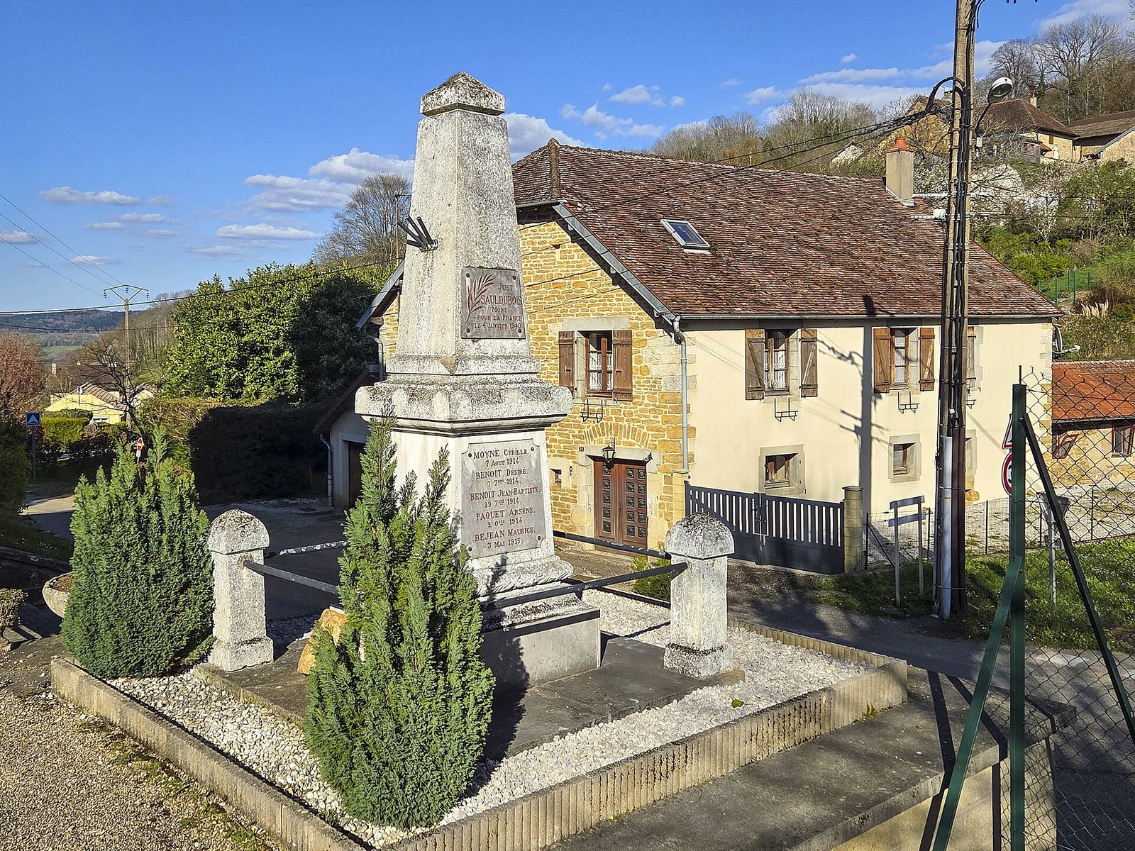 Pupillin, le monument aux morts