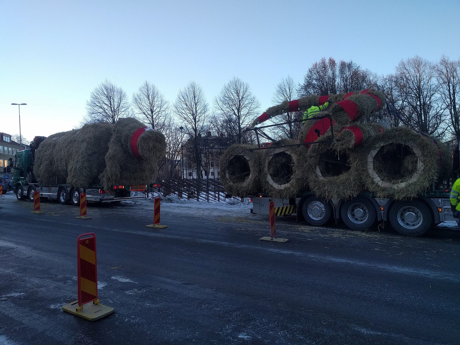 Gavle Christmas goat under deconstruction