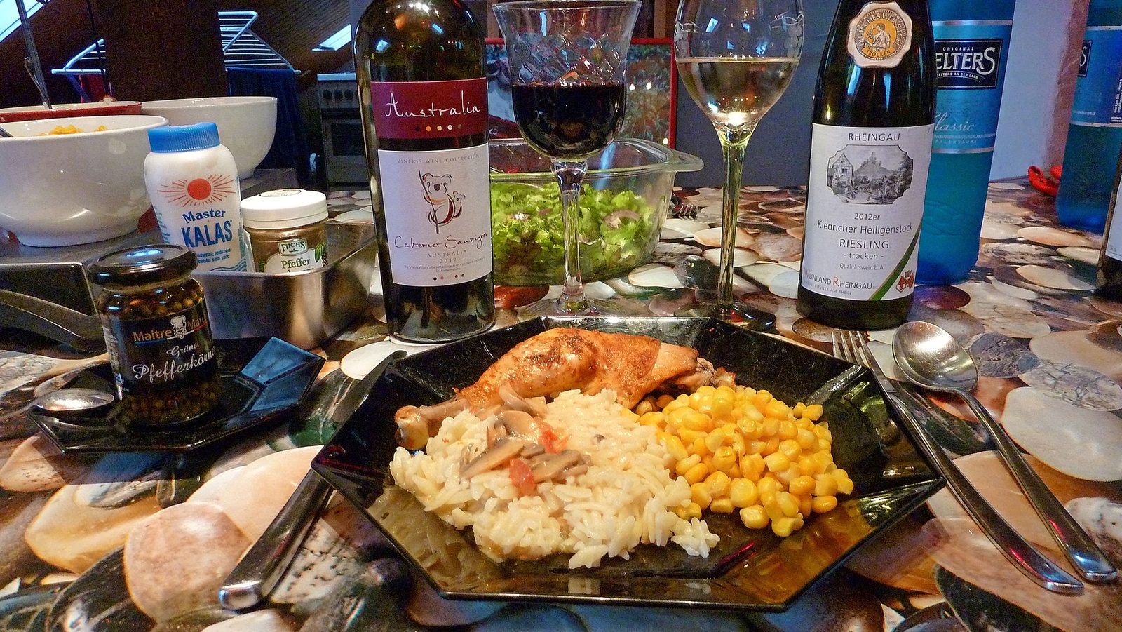 Hähnchen, griech-Nudeln, Mais + Wein