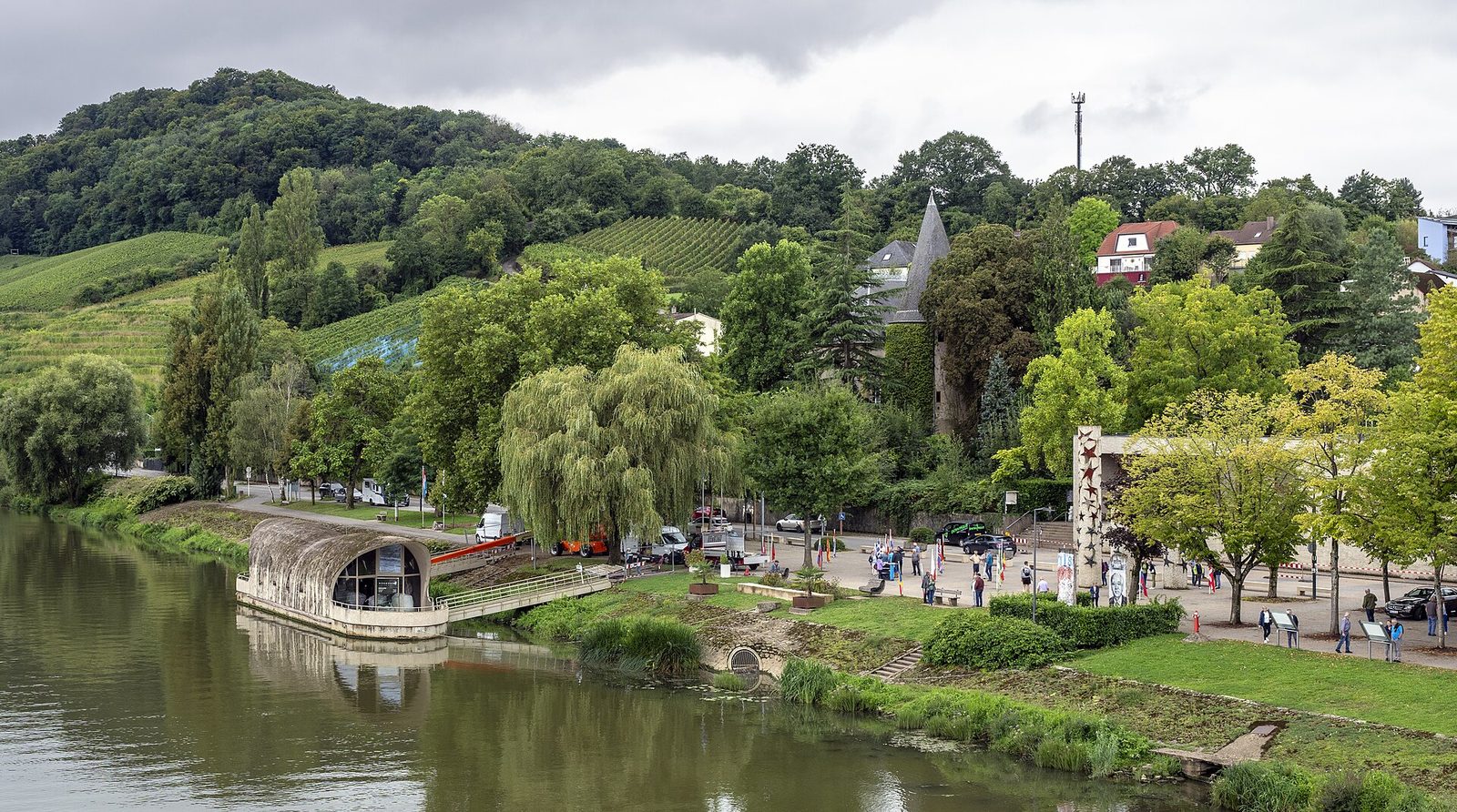 Schengen – depuis pont, Moselle vers l'amont b